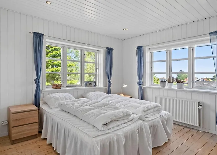 Feriehus Amazing In With Wifi